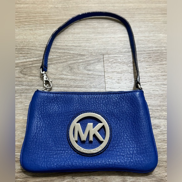 MICHAEL KORS FULTON TopZip Leather Wristlet - Picture 5 of 15